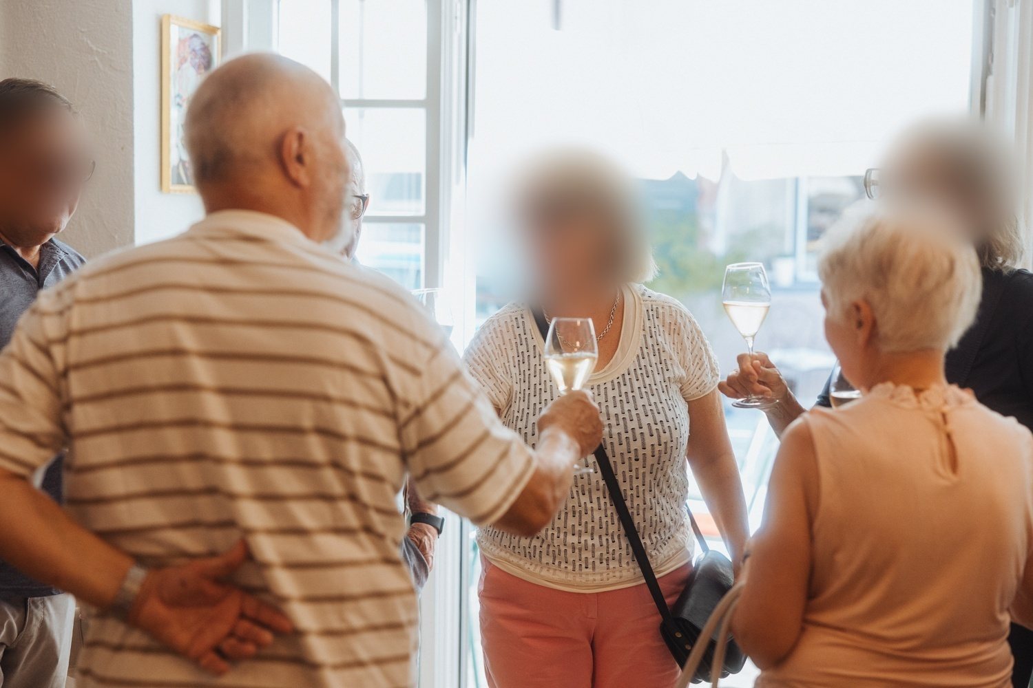 Empfang der Gäste mit Weißwein