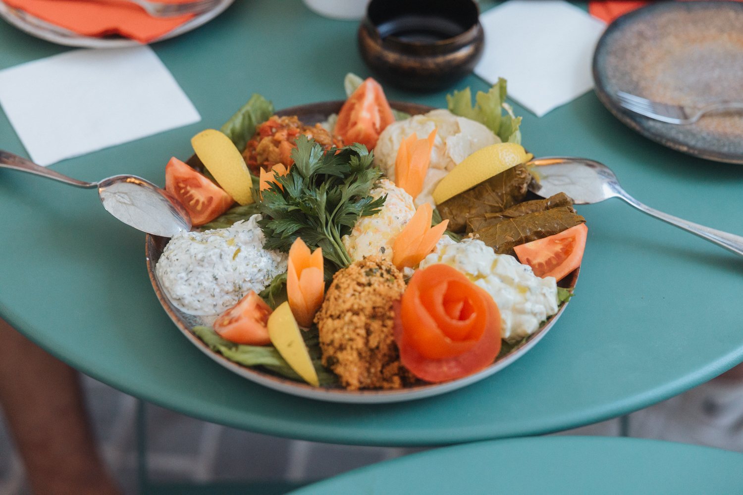 Kunstvoll Garnierte Meze-Platte