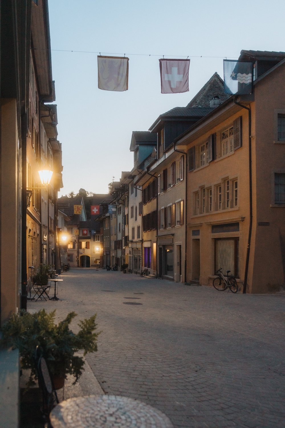 Blick durch die nächtliche Marktgasse